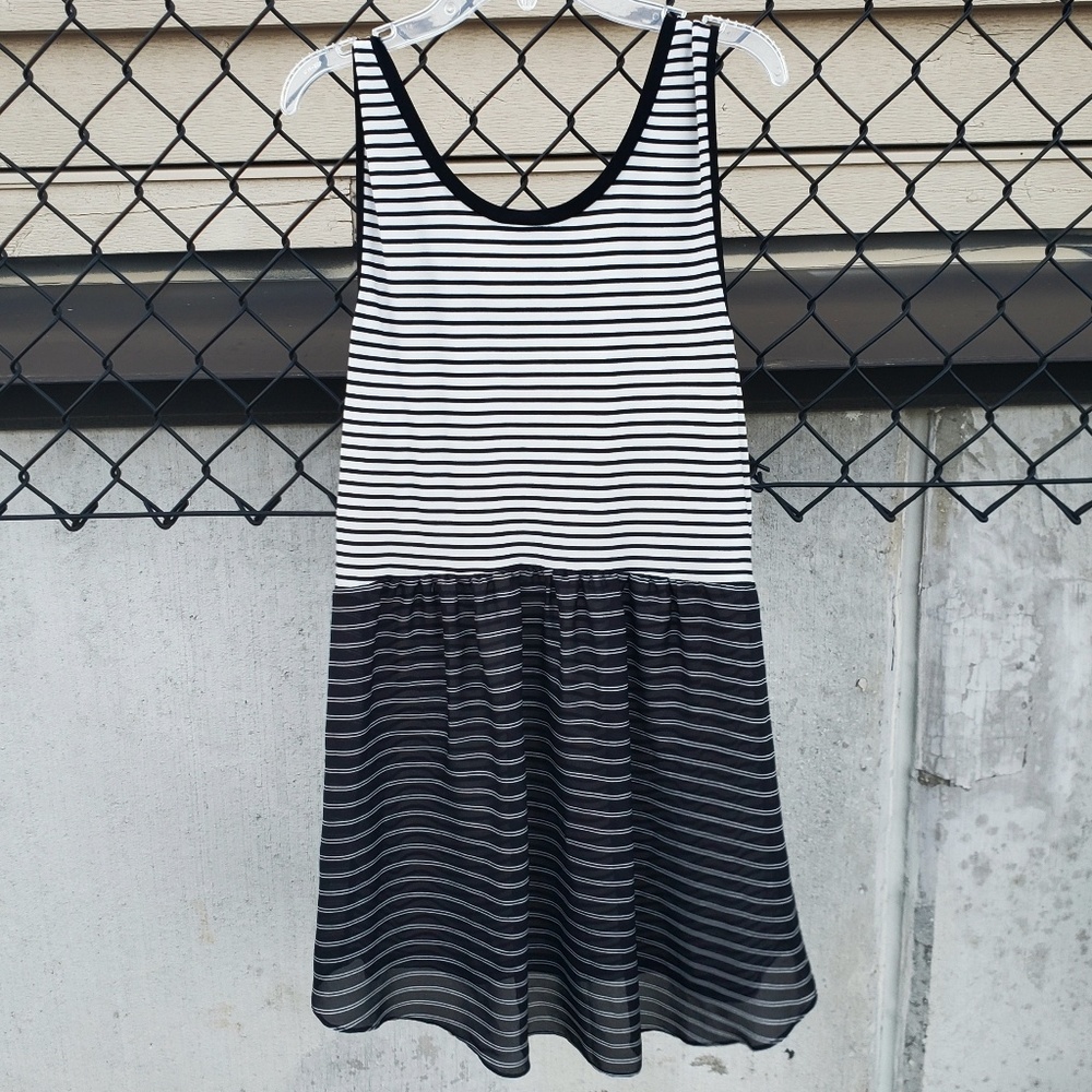 Boutique Mixed b&w horizontal striped tank top